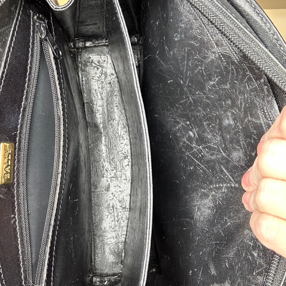 Vintage Bally Black Leather Curved Dome Crossbody Bag Made in Italy 1988-1994 - Picture 10 of 11